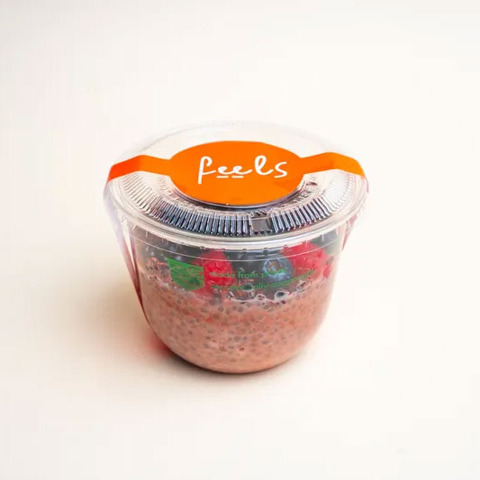 Dark chocolate & berries chia pudding